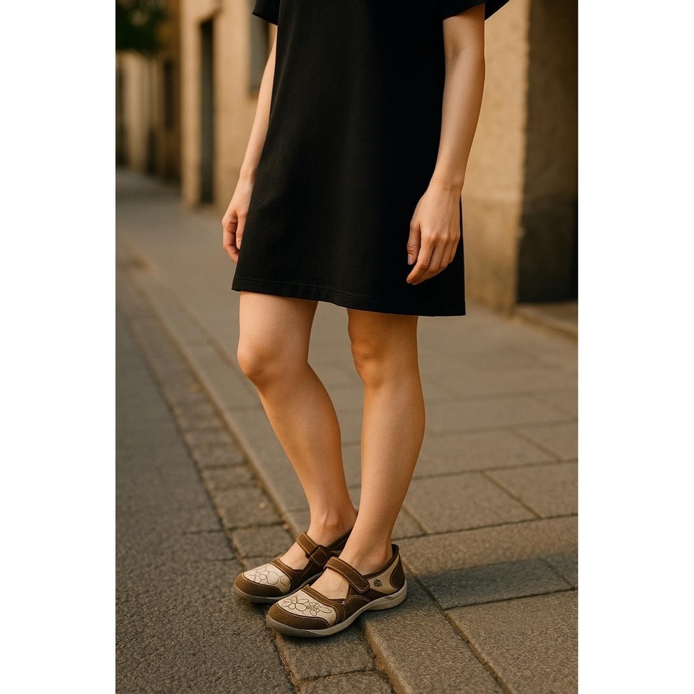 Stride Rite Easy Spirit Brown Suede Floral Print Velcro Closure Shoes Size 8.5